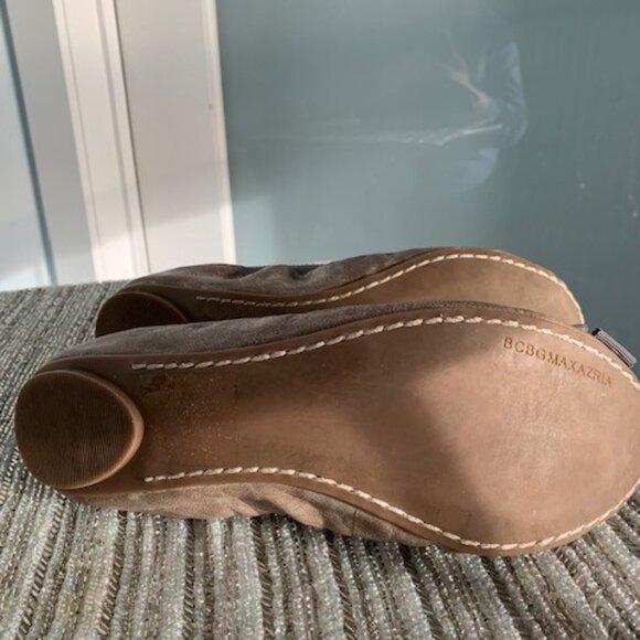 BCBGMaxAzria Ballet Flats, Size 7, Color: Taupe/Beige - Picture 4 of 4